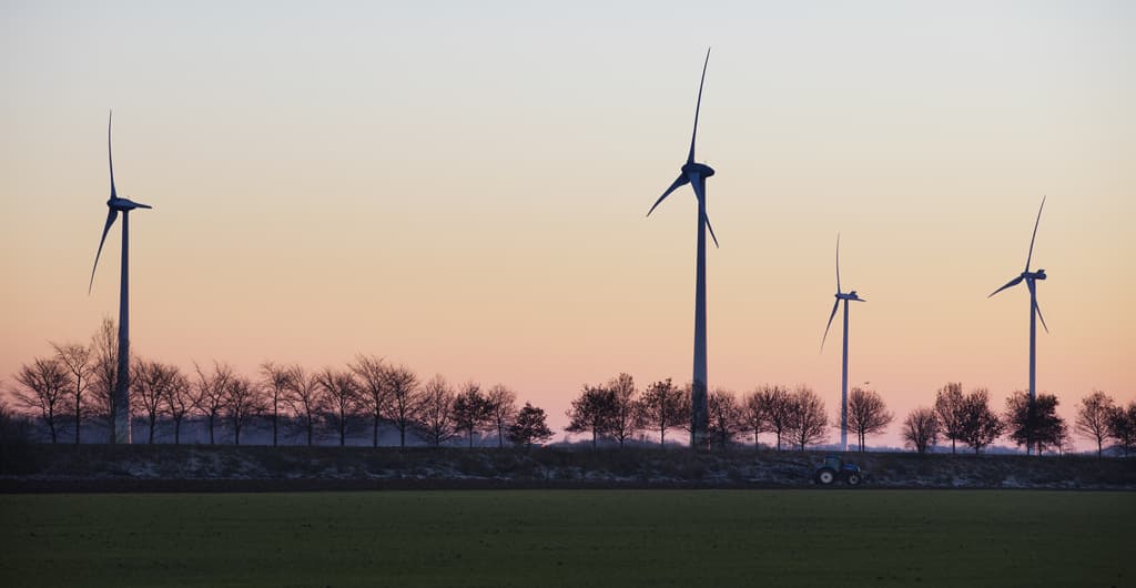 Onshore project NL Zuid-west 380 kV Oost windmolens bij ondergaande zon