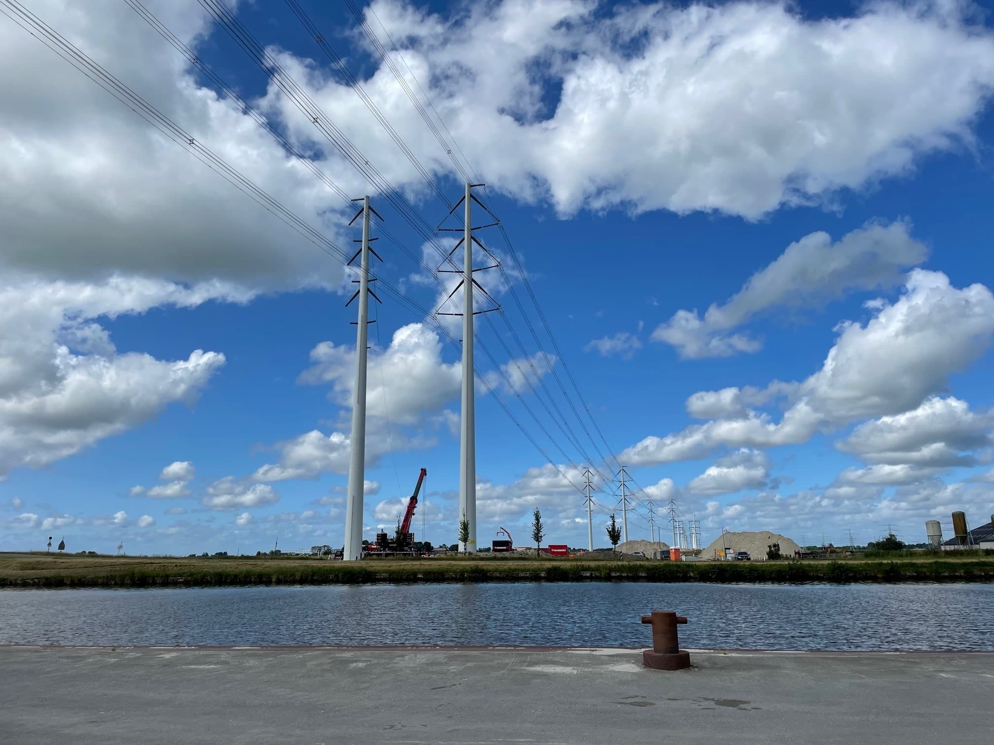 laatste wintrackmast verbinding Eemshaven Vierverlaten bij Aduard water