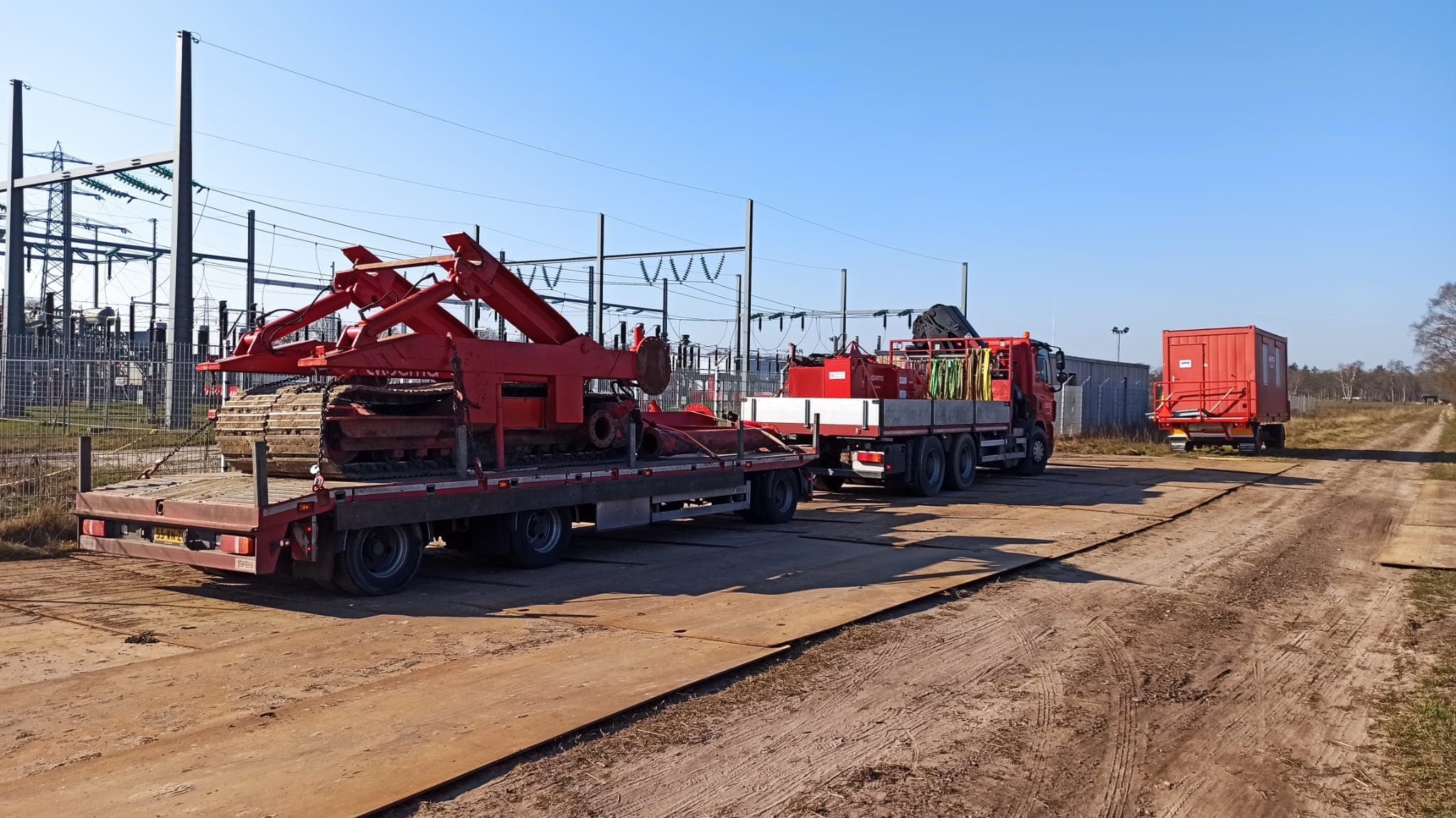 Machines en werkverkeer bij nieuwe hoogspanningsverbinding tussen Rijssen en Nijverdal