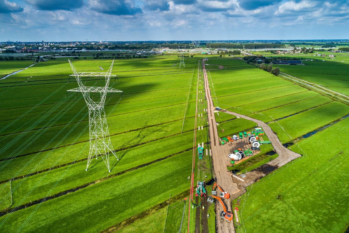 Ombouw aardingsysteem Zuid-Nederland - masten in landschap